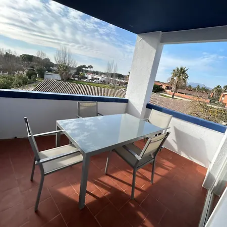 Costa Apartment *